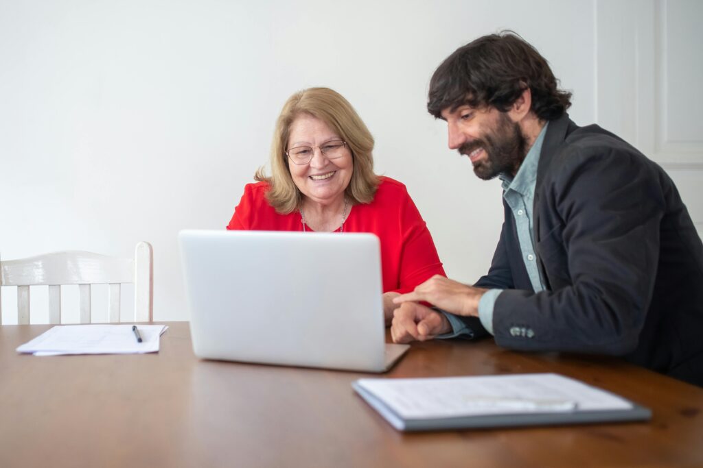 La colaboración intergeneracional en el liderazgo: Un pilar fundamental